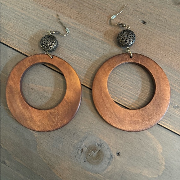 Le Chateau wooden hoop earrings - Picture 2 of 7